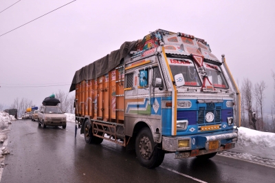 Jammu-Srinagar Highway opens for traffic (Ld)