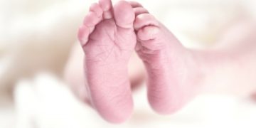 Woman delivers baby on road in Tirupati