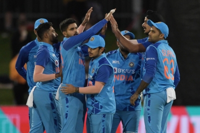 3rd T20I: Siraj, Arshdeep help India bowl out New Zealand for 160