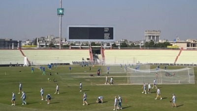 England, Pakistan agree to delay the decision on start of Rawalpindi Test after viral infection outbreak (Ld)