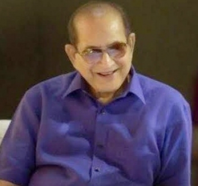 Hundreds of fans pay last respects to veteran Tollywood actor Krishna