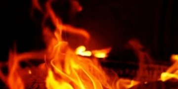 K'taka: Wife refuses to let husband meet kids, he torches house