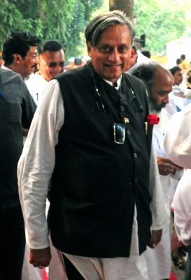 New group emerging within Kerala Cong with Tharoor as its leader