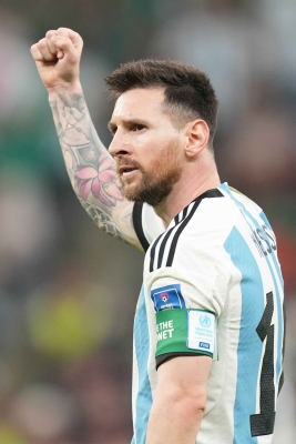 Argentina manager Scaloni hails Messi as Argentina breathe life into World Cup hopes