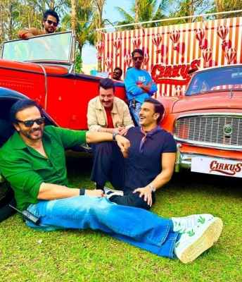 Ranveer Singh wraps up 'Cirkus' shoot, hints at 'master plans' for promotions