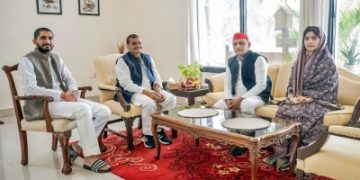 Mainpuri bypoll: Akhilesh, Dimple visit Shivpal for 'blessings'