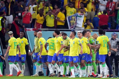 Casemiro late goal takes Brazil into last 16 with a game to spare, join France for knockouts
