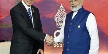 Modi meets S'pore, Italian PMs in Bali; invites them to India