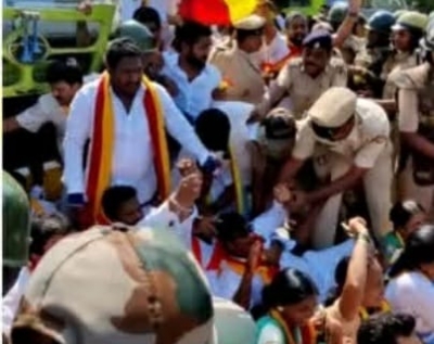 K'taka-Maha border row: Violence in Belagavi; over 100 detained
