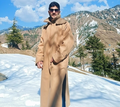 Amid sub-zero temperature, new design of 'Pheran' is a hit in J&K