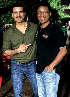 Karan Tacker expresses gratitude to IPS Amit Lodha for 'Khakee: The Bihar Chapter'