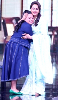 50 years of 'Seeta Aur Geeta': Hema Malini recreates a scene from movie 50 years of 'Seeta Aur Geeta': Hema Malini recreates a scene from movie