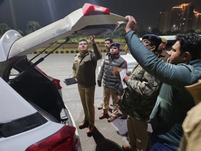 Two vehicle thieves injured in encounter with police