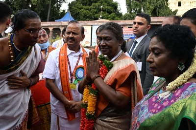 President offers prayers at Srisailam temple
