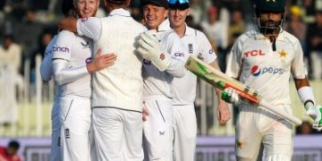 1st Test: Pakistan need 263 runs on final day after England's daring declaration