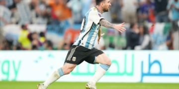 Messi misses' penalty but Argentina recover to top Group C, qualify for knockouts