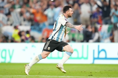 Messi misses' penalty but Argentina recover to top Group C, qualify for knockouts