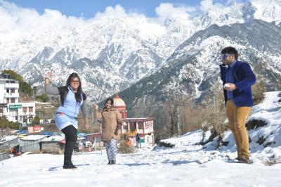 Highest-ever arrival of tourists in Himachal to ring in New Year