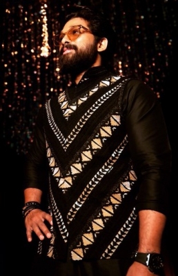 Allu Arjun addresses Russian fans in their local language and Pushparaj style Allu Arjun addresses Russian fans in their local language and Pushparaj style