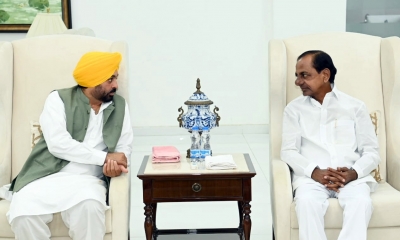 Punjab CM meets KCR, discusses national politics