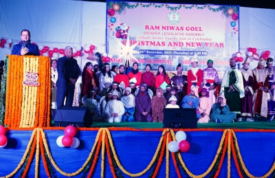 CM Kejriwal leads Christmas celebrations at Delhi Assembly CM Kejriwal leads Christmas celebrations at Delhi Assembly