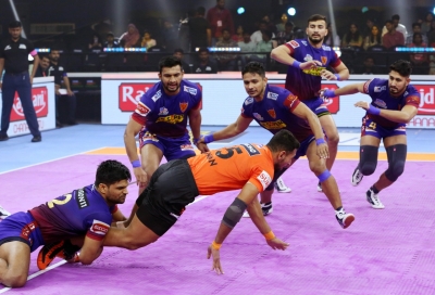 PKL 9: Amit Hooda shines as Dabang Delhi defeat U Mumba to keep Playoffs hopes alive PKL 9: Amit Hooda shines as Dabang Delhi defeat U Mumba to keep Playoffs hopes alive