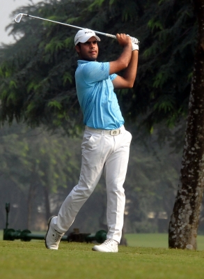Slow start for Shubhankar as Poulter and Bland lead; Dubai Desert Classic extended to Monday due to weather