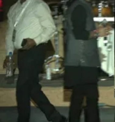 Two youths detained for throwing bottles at Kailash Kher in K'taka Two youths detained for throwing bottles at Kailash Kher in K'taka