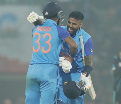 2nd T20I: India survive spin scare to beat New Zealand by 6 wickets, level series 1-1