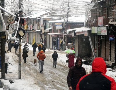 After two days of rain & snow weather improves in Kashmir