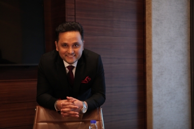 Best-selling author Amish Tripathi announces he's getting engaged