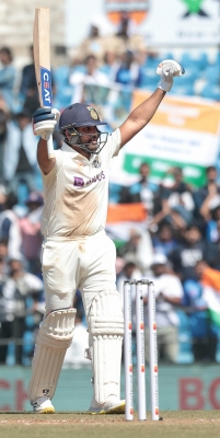 1st Test: Rohit hits hundred as India reach 226/5 at Tea on Day 2
