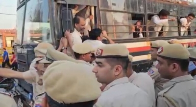 Rahul's disqualification: Cong leaders, workers detained in Delhi ahead of protest