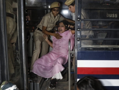 Cong leaders, workers detained in Delhi ahead of protest (Ld)