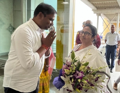 Mamata Banerjee reaches Odisha, to meet Naveen Patnaik on March 23 Mamata Banerjee reaches Odisha, to meet Naveen Patnaik on March 23