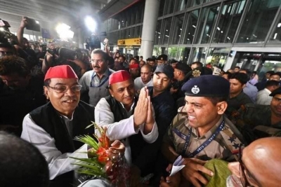 Akhilesh in Kolkata, says main target is to oust BJP in 2024