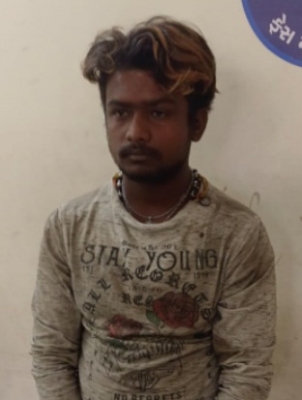 Man arrested for trying to sell liquor in Guj govt hospital premises Man arrested for trying to sell liquor in Guj govt hospital premises