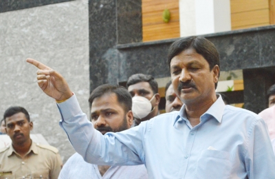 JD(S) candidate joins hands with Congress to defeat Jarkiholi in Karnataka's Gokak