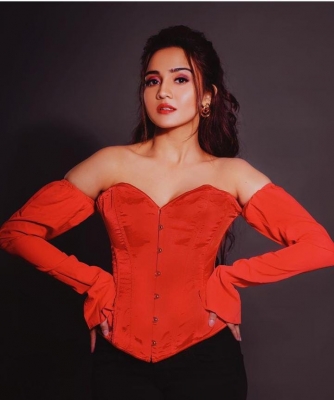 Ashi Singh wears an 'authentic' South Indian woman's look for 'Meet'