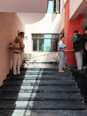 Firing in Delhi's Saket Court, the assailant has been identified (Lead-1)