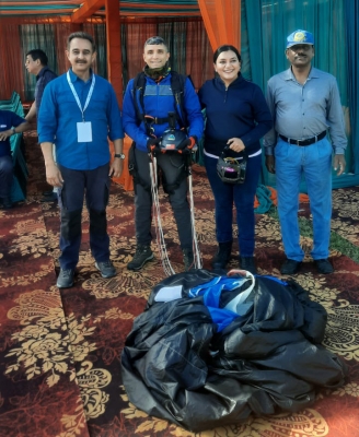 MP-skydiver pair sets new record by jumping from 5,200 feet