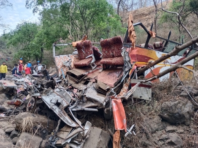 Ten killed as bus falls into gorge on Mumbai-Pune highway