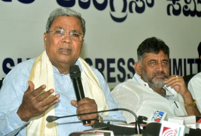 MLAs support Siddaramaiah, Shivakumar hopes from Sonia Gandhi