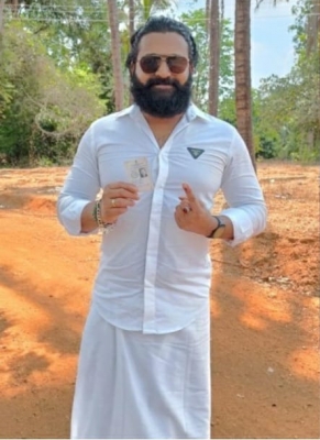 K'taka polls: Rishab Shetty comes to vote in 'Kantara' getup, wins hearts with simplicity