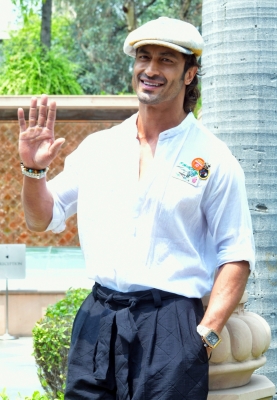 J&K Rifles officer's son, Vidyut Jammwal grew up listening to war stories J&K Rifles officer's son, Vidyut Jammwal grew up listening to war stories