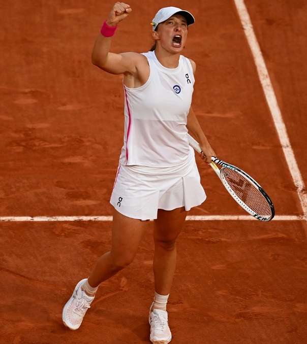 French Open: Swiatek ends Haddad Maia's dream run to make third final in Paris