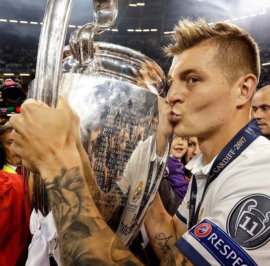 Toni Kroos signs new Real Madrid contract