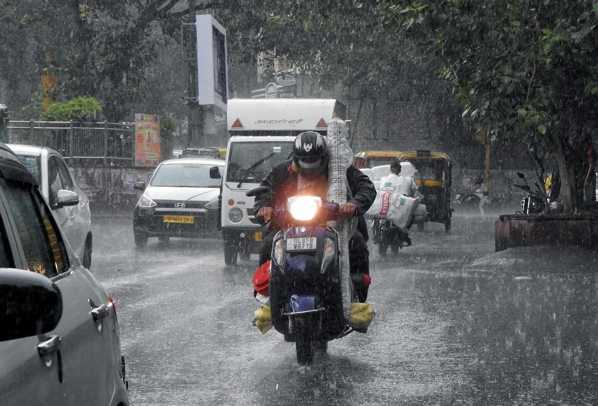 Delhi-NCR wakes up to rainy morning