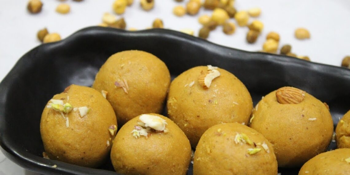 Roasted Chickpea Laddoo Recipe