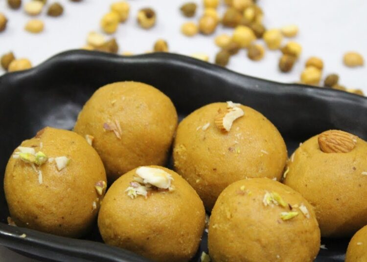 Roasted Chickpea Laddoo Recipe